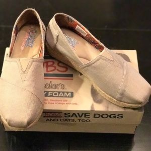 Canvas wedge shoes.